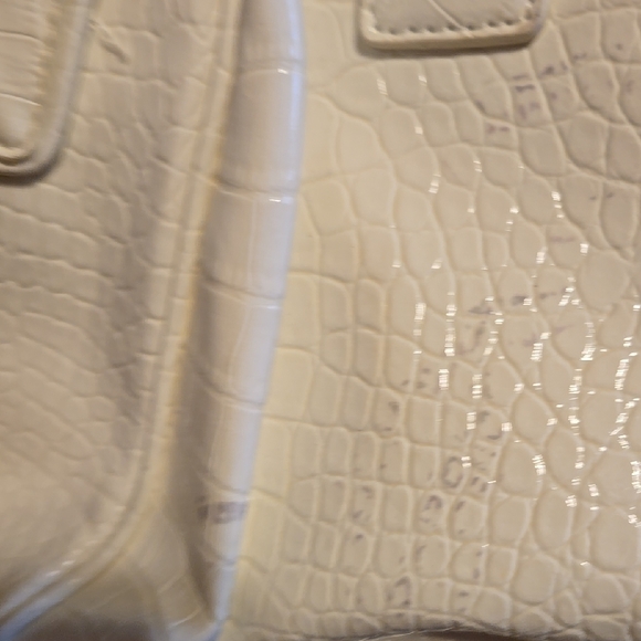 Paula Abdul White Crocodile-Embossed Handbag.   ✨️PRE OWNED✨️ - Picture 6 of 14
